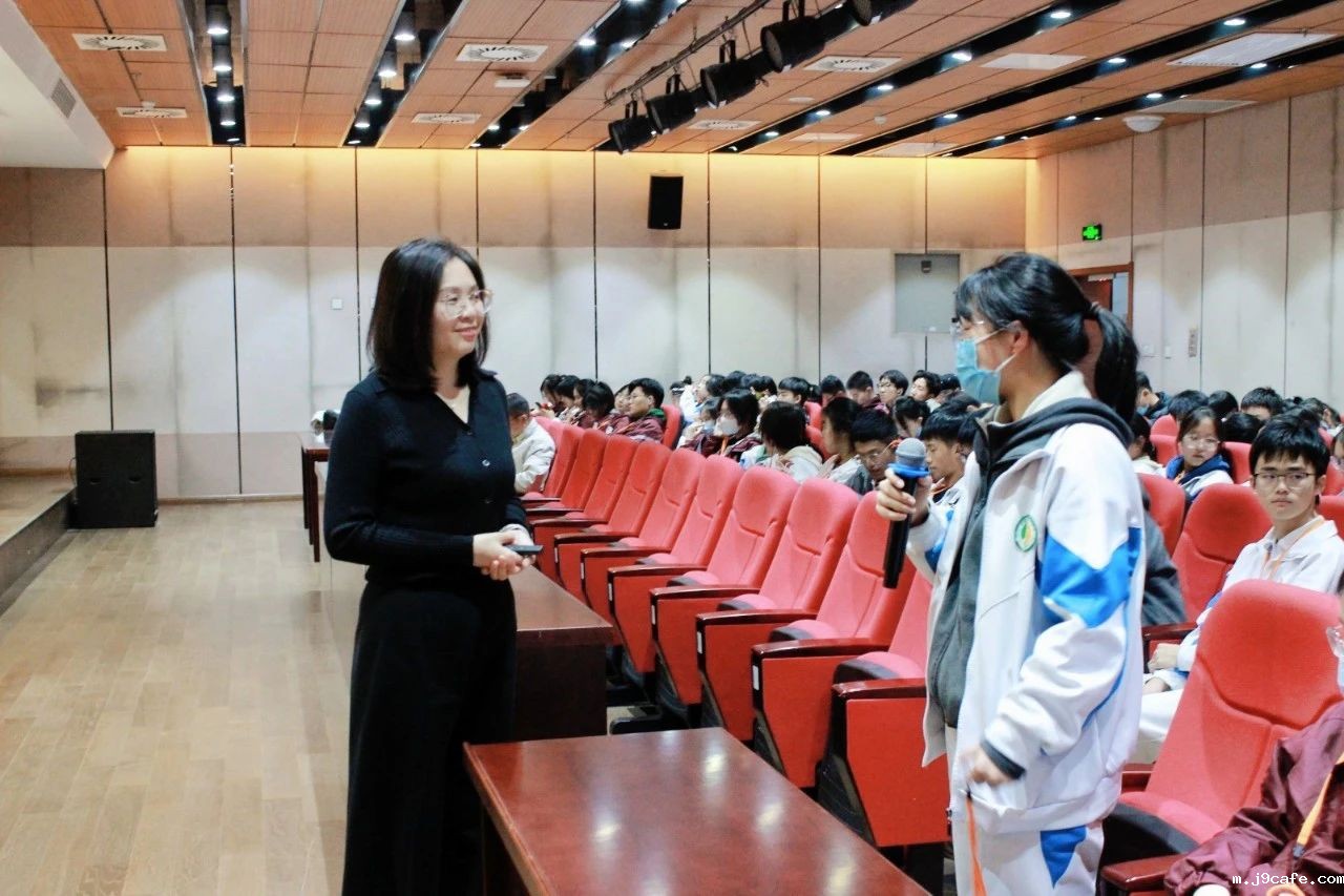 5fd999a6a8de40871e4153d956f5a288